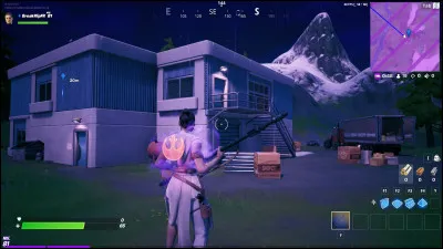 Qui est à l'usine de carton et qui pleure ?