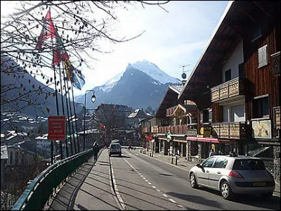 Petite ville de 2 700 habitants du département de la Haute-Savoie, station de ski des "Portes du Soleil" :