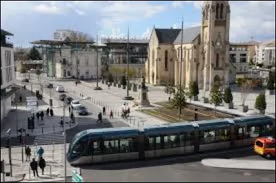 Ville de 70 000 habitants du département de la Gironde, située dans la banlieue ouest de Bordeaux :