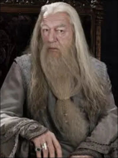 Les derniers mots de Dumbledore à Lupin et Kingsley sont :