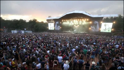 Dans quelle ville a lieu les Eurockéennes où certains chanteurs ou groupes de musique populaire font leur tournée tous les ans en juin ?