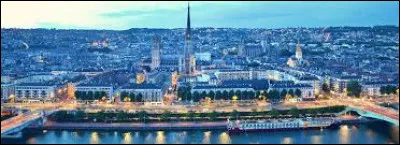 Par quel fleuve est traversée la ville de Rouen ?
