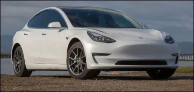 Ce constructeur californien porte le nom d'un inventeur et ingénieur serbe. Son PDG a des ambitions pour Mars, mais c'est ce modèle qui nous intéresse. Quel est son nom ?