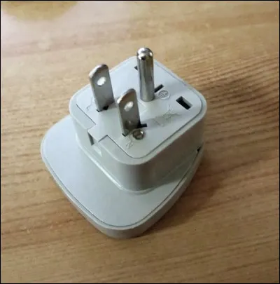 Aux Étas-Unis, la tension du courant électrique est de 110 volts.