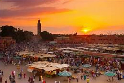 Dès que vous arriverez sur le sol marocain, ce qui vous éblouira le plus, ce sera sans doute ses constructions, la manière dont chaque bâtiment a été monté ; cela vous rappellera que le Maroc, en 2020, est encore :