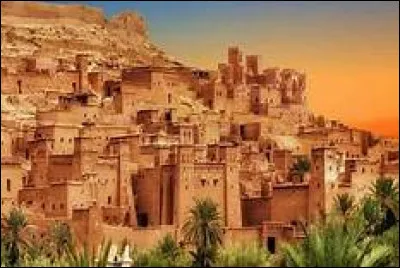 Dans la province de Ouarzazate se trouve le ksar d'Aït-ben-Haddou, lieu de tournage de la plupart des films cités précédemment ; pour éviter l'immersion de guides étrangers, le ksar a préféré mettre en avant ses villageois et ce sont eux qui vous feront visiter les différentes parties du village. Ce village est aussi le lieu de passage de caravanes liant Marrakech :