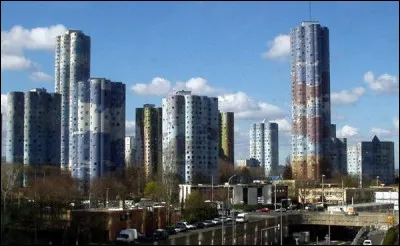 Ville de 95 000 habitants de l'le-de-France, préfecture du département des Hauts-de-Seine :