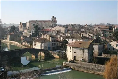 Ville de 7 000 habitants du du département du Lot-et-Garonne, traversée par la Baïse :