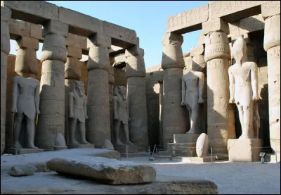 Louxor est une ville :
