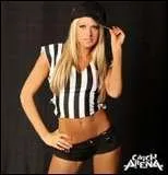 Contre qui s'est-elle battue pour le titre des divas en fin 2009 ?