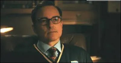 À la fin de la saison 4, Betty et ses amis songeaient à tuer Mr. Honey, le principal de leur lycée. Pour quelle raison ?