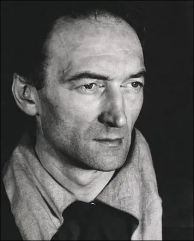 Cet homme de th&eacute;&acirc;tre, metteur en sc&egrave;ne, directeur de th&eacute;&acirc;tre est le cr&eacute;ateur du Festival d'Avignon en 1947 qu'il dirige jusqu'&agrave; sa mort. Il est &eacute;galement le directeur du Th&eacute;&acirc;tre national populaire (TNP) de 1951 &agrave; 1963. C'est ... Vilar.