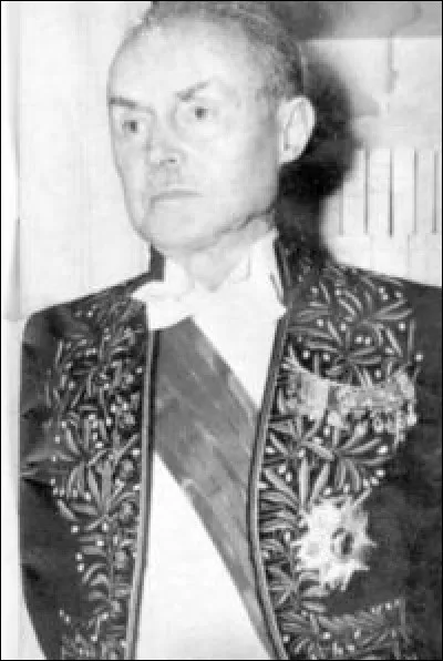 Quel poète et écrivain français a rendu hommage à la douceur du climat du cap de Gammarth dans son uvre "Afrique blanche, Afrique noire" ?