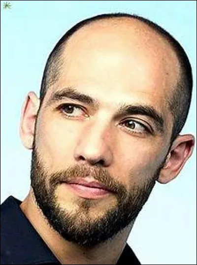 Moïse Santamaria joue le rôle d'un policier dans...