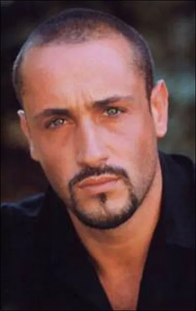 Dans quelle série Roméo Sarfati n'a-t-il pas joué ?