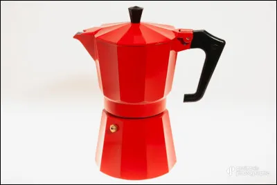 Quel objet est source d'attention particuli&egrave;re pour Cookie Kunty, qui en &eacute;voque la r&eacute;f&eacute;rence continuellement lors de ses pr&eacute;sentations ?