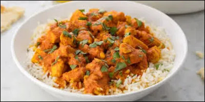 Pour finir ce plat peut être composé de différentes viandes ou légumes en sauce. Il est souvent accompagné par du riz.