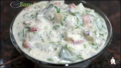 Cette entrée est très rafraîchissante quand il fait chaud. Elle est composée de yaourt (dahi) et de crudités, principalement le concombre, la tomate et les oignons.