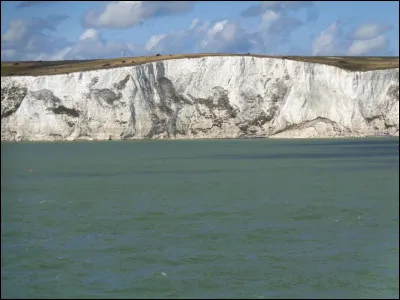 Dans les ann&eacute;es 1960, &agrave; quel constructeur automobile fran&ccedil;ais doit-on le mod&egrave;le "Ami 6" ?