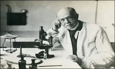 Quel médecin français a découvert à Tunis, le premier vaccin contre le typhus en 1909 ?