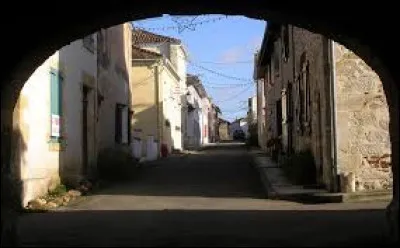 Commune néo-aquitaine aux confins du Tursan et de la Chalosse, Saint-Loubouer se situe dans le département ...