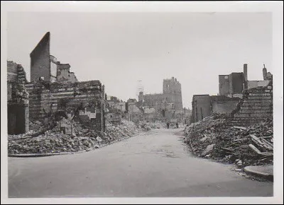 Quelle bataille, entre le 27 mai et le 4 juin, représente une tentative alliée de stopper l'avance allemande et de briser l'encerclement ?