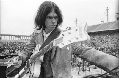 "On the beach" est une chanson interprétée par Neil Young.