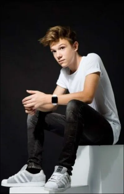 Retrouvez les paroles manquantes de la chanson "Fire" : 
"J'attends plus que tu viennes, que tu viennes, que tu viennes
J'ai accepté ........... j'ai accepté mes peines
Si j'en ai souffert si j'ai failli me perdre
C'est qu'au fond je t'aime, oui c'est qu'au fond je t'aime
J'avais besoin de tomber un point c'est tout
De me recommencer une bonne fois pour toutes".