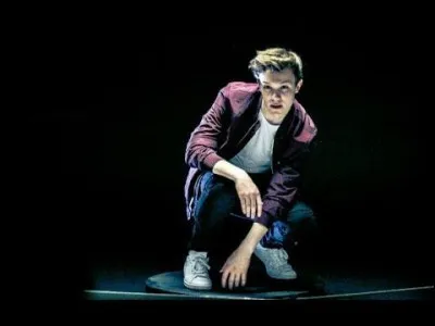 Quelles sont les paroles manquantes de la chanson "Maman j'ai mal" : 
"Toujours le même j'ai pas changé
J'ai blessé des gens, j'en suis désolé
Le soir chez moi j'gratte des 16 pour me consoler
Toujours les mêmes qui m'ont suivi
Et les mêmes qui m'ont haï
Non j'ai pas changé d'équipe
Le ..........................." ?