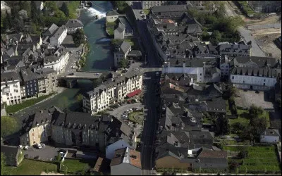 Ville de 10 000 habitants du département des Pyrénées-Atlantiques, située à la naissance des vallées d'Aspe, d'Ossau et de Barétous :