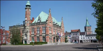 Ville de 8 800 habitants du département du Nord, située dans le Pévèle, entre Lille et Valenciennes, réputée pour être la capitale de la chicorée :