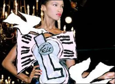 Arts plastiques - De qui est le projet artistique "la robe colombe" en référence à la guitare et à la colombe de Picasso ?
