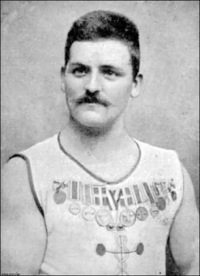 Quel sport collectif a été codifié par le danois Holger Nielsen en 1898 ?