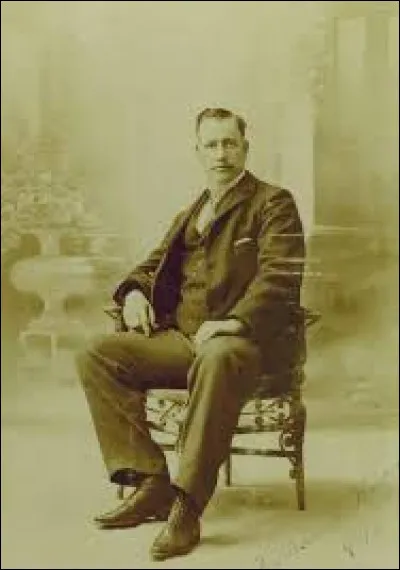 Quel sport collectif voit le jour, le 9 février 1895 à Holyoke dans le Massachusetts ?