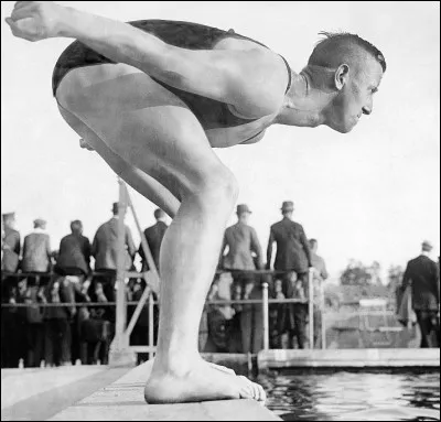 En 1926, quel ancien nageur allemand utilisa la technique de la nage "papillon" dans un concours de brasse, avant qu'elle ne devienne un style de nage officiel en 1956 ?