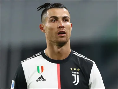 Quelle est la nationalité du fameux joueur de foot professionnel Cristiano Ronaldo ?