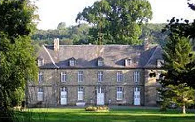 Je vous propose de partir en Normandie à la découverte du château de La Lande-d'Airou. Commune aux confins du pays Saint-Lois, de l'Avranchin et du Coutançais, elle se situe dans le département ...