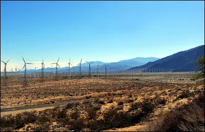 Le parc national de Yellowstone couvre trois États des États-Unis. Quel État ne couvre-t-il pas ?