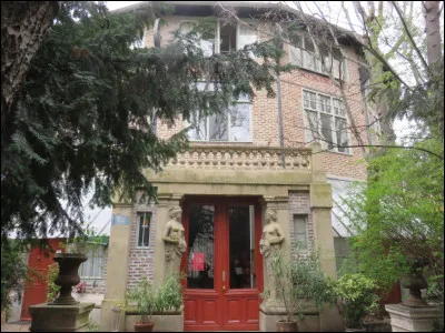 Comment s'appelle cette cité d'artistes située dans le quartier Saint-Lambert au 15ᵉ arrondissement de Paris ?