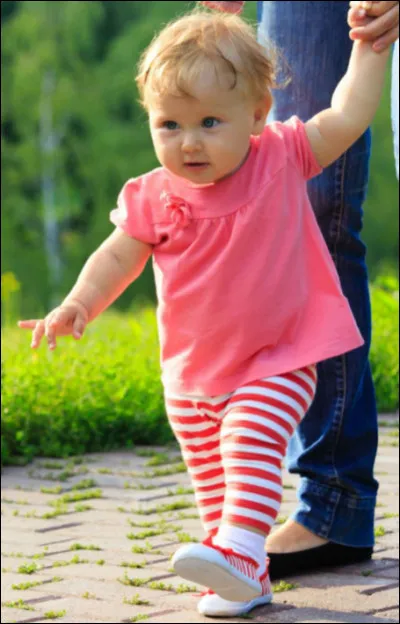 Dans quelle tranche d'&acirc;ge, un b&eacute;b&eacute; commence-t-il &agrave; marcher ?