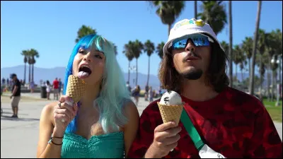 Quel est le T-shirt que Rico (accolyte de Lorenzo) porte dans le clip de "Buizness" ?