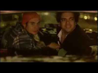 Complétez cette réplique entre Didier et Bernard : 

Didier : Il est où ton Cendrillon ?
Oh attention, t'as failli écraser ... ! »