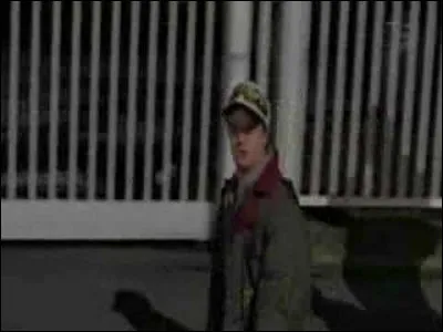 Complétez cette réplique de Didier : 

Didier : Attention, c'est la marée haute ! Tiens, salut ... ! 