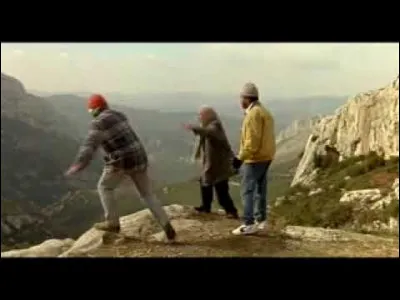 Complétez cette réplique entre Didier et Pascal : 

Didier : Ta ta ta tronche, tu as très bien compris, ta tronche je ne supporte pas ta tronche !
Pascal : D'accord j'ai compris ouais, le black il t'emmerde toi et ton Montaigne, il t'emmerde ! 
Et puis je vais plus voir ta sale ...