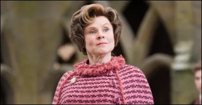 Dans quelle maison est Dolores Ombrage ?