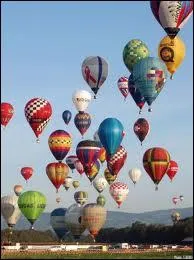 Le record du monde de distance parcourue en ballon ( montgolfire ) est de plus de 25 000 kilomtres.