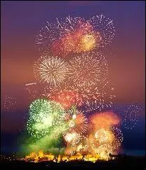 Le plus grand feu d'artifice du monde eut lieu au festival de Pyrotechnie d'Hokkaido au Japon, crant une boule de lumire titanesque de 1200 mtres de diamtre.