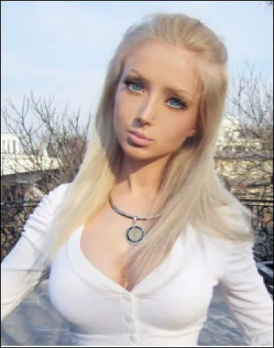 Qui est cette Val&eacute;ria, mannequin, chanteuse, personnalit&eacute; ukrainienne m&eacute;diatique controvers&eacute;e, surnomm&eacute;e la "Barbie vivante "