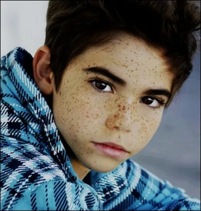 Comment s'appelle le garçon qui aime les jeux vidéo ?