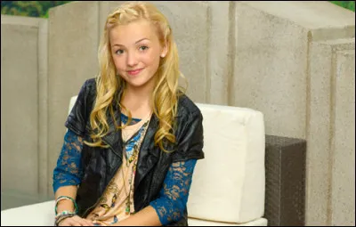 Comment s'appelle la fille qui possède un vlog ?